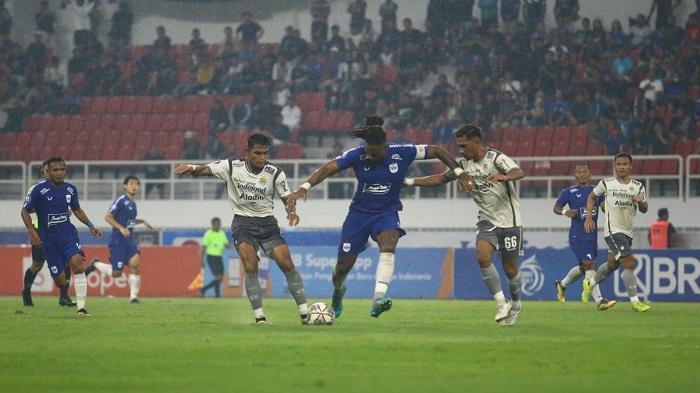 Fortes-PSIS-Semarang-Vs-Persib-Bandung.jpg