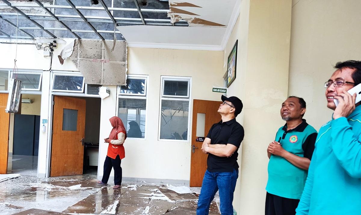 Sekda Amir Makhmud Tinjau Puskesmas Tarub Tegal Pasca Diterjang Angin Puting Beliung