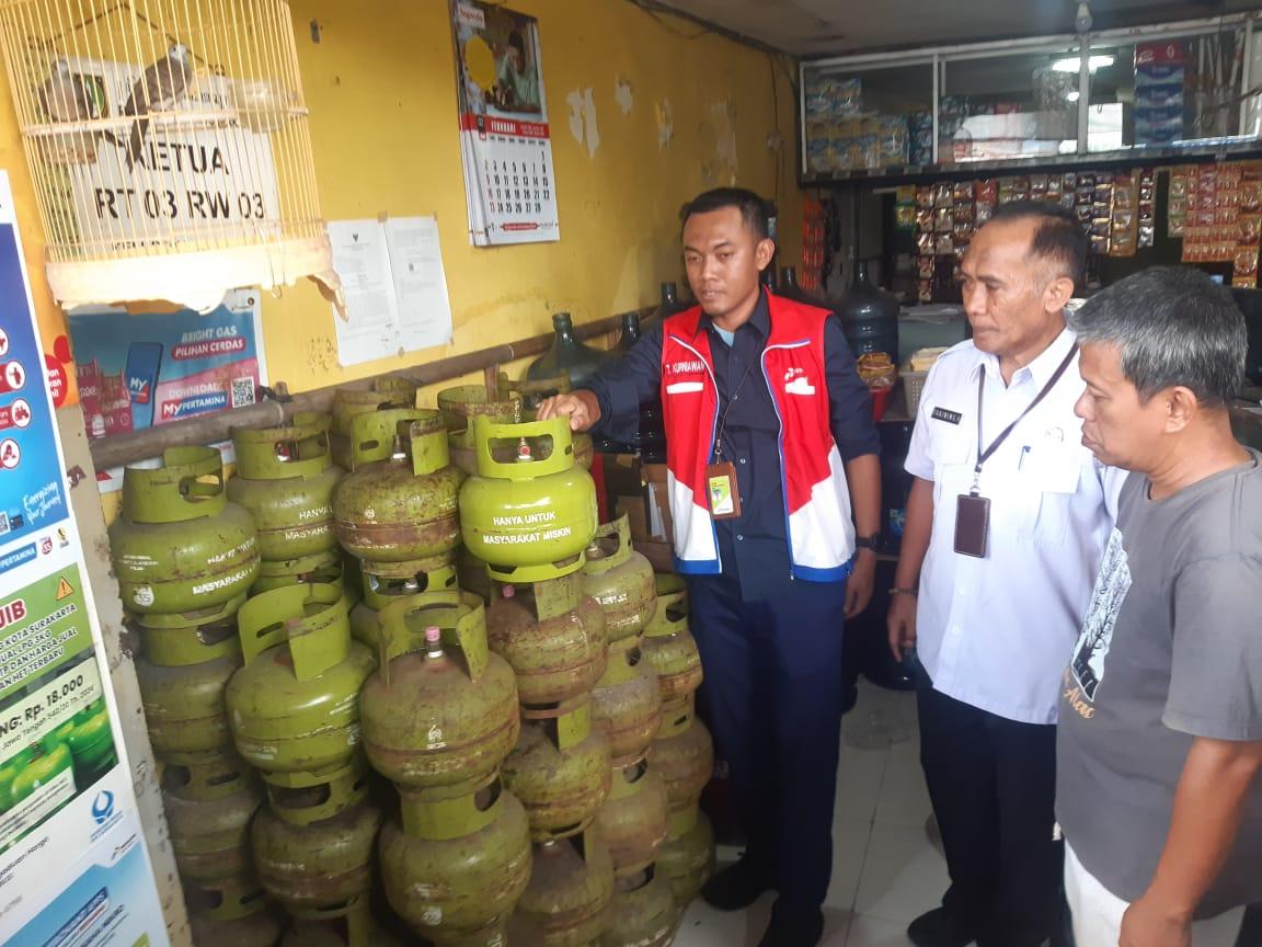 GAS-LPG-Pertamina-dan-instansi-terkait-sidak-di-warung.jpg
