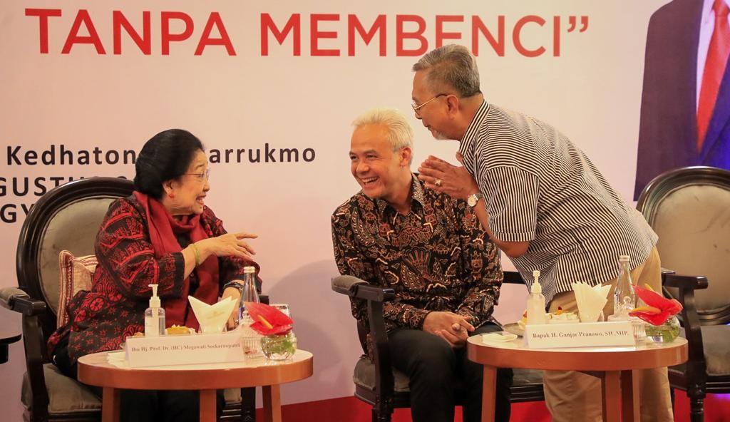 Ganjar-Pranowo-dan-Megawati-Soekarnoputri-saat-menghadiri-acara-dialog-di.jpg