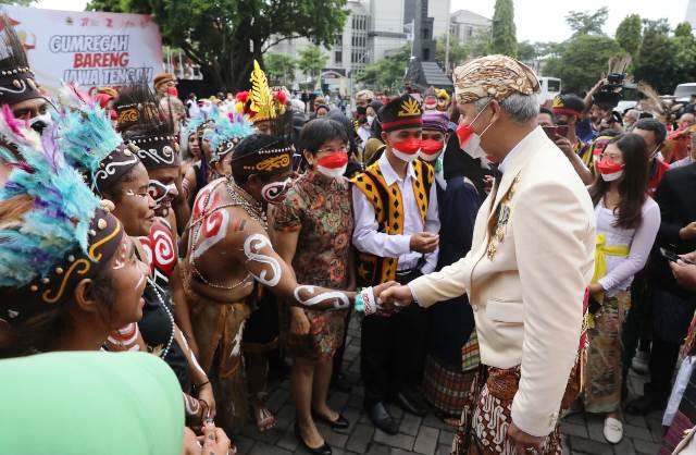 Berbagai Etnis Meriahkan HUT ke-72 Jateng, Ganjar: Wujud Semangat Kebersamaan dalam Keberagaman