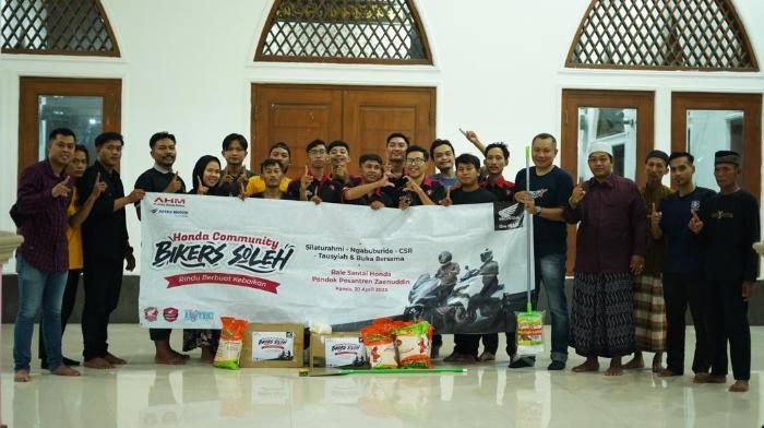 Gelar-Bikers-Soleh-Honda-Community-Jateng-Bagikan-300-Takjil-dan-Beri-Sembako.jpg