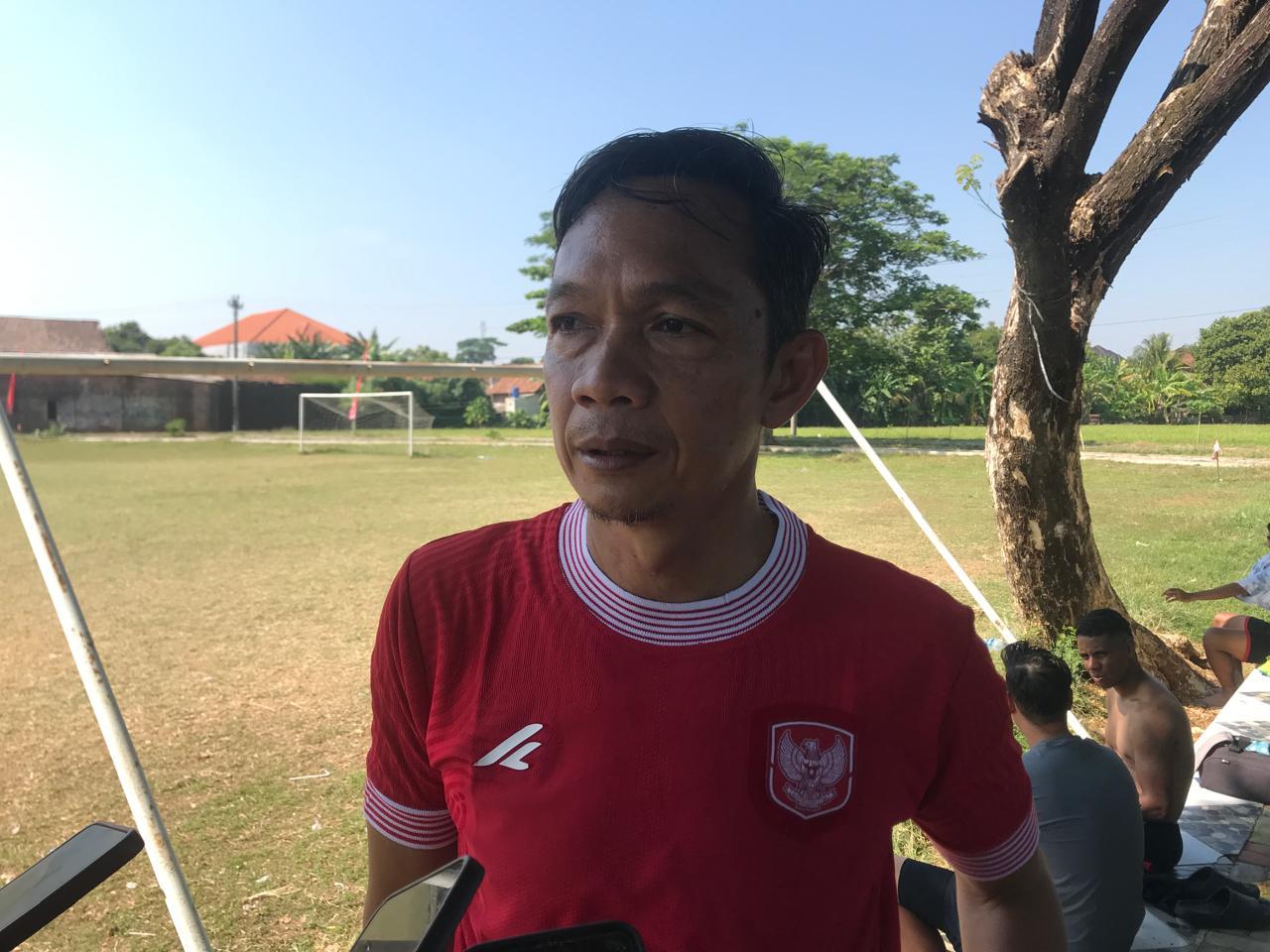 Head-Coach-Kahudi-Wahyu-Widodo-saat-ditemui-seusai-melakukan-latihan.jpg