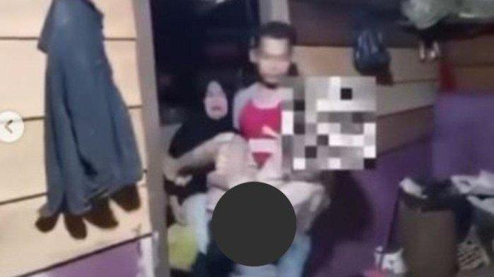 Ibu-histeris-saat-evakuasi-anaknya-dari-gubuk-usai-digilir-10-pria.jpg
