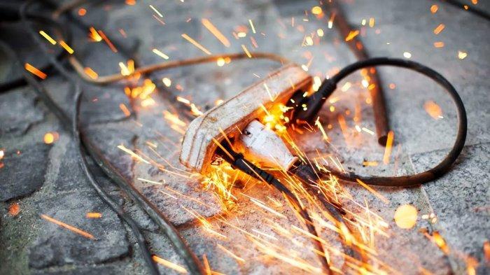 Orang Tua Perlu Waspada! Bocah 6 Tahun Tewas Kesetrum Saat Pegang Etalase Konter Pulsa di Tangerang