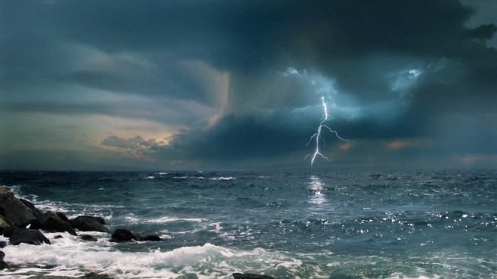 Ilustrasi-petir-di-laut.jpg