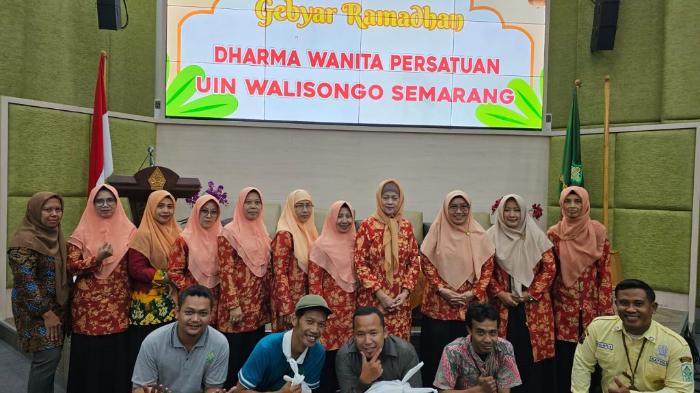 Indahnya-Berbagi-DWP-UIN-Walisongo-Bagikan-181-Paket-Lebaran-ke-Pegawai-Non-ASNdsa1211.jpg