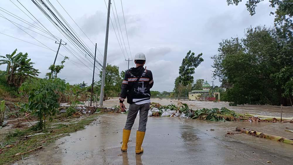 Jalan Semarang-Purwodadi Ditutup Akibat Jebolnya Tanggul Sungai Tuntang