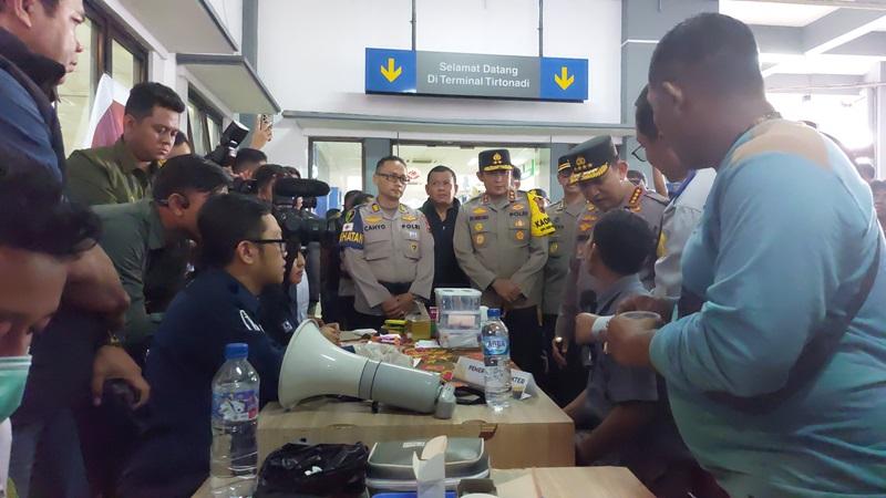 Video Libur Nataru, Kapolri Tinjau Solo Safari dan Terminal Tirtonadi Pastikan Keamanan