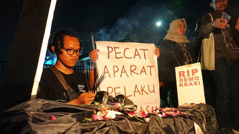 Keranda, Polisi Vrindavan Hingga Suara Tak Mau Bungkam, Protes Kekerasan Oknum Polri di Semarang