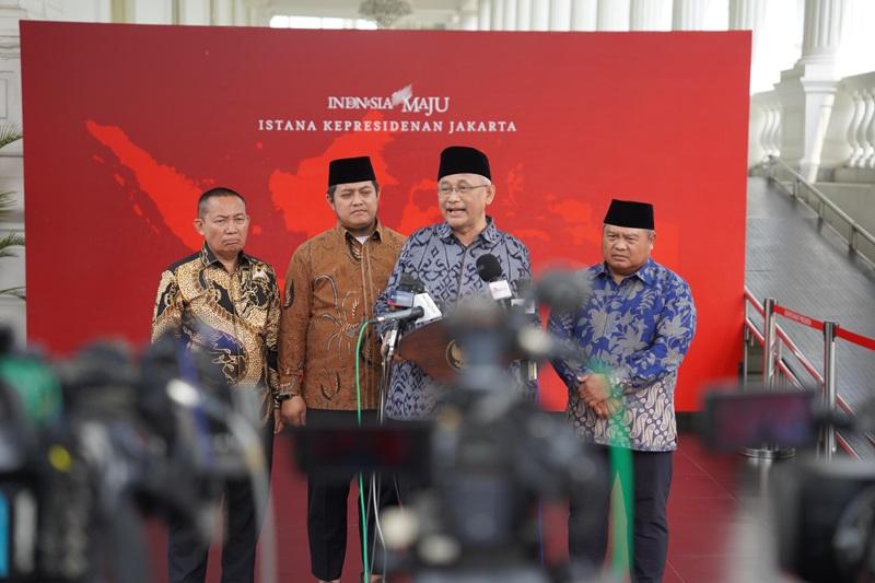 Presiden Jokowi Minta LDII Dukung Pemerintahan Baru dan Laksanakan Pembangunan Berkelanjutan - KH-Chriswanto-Santoso-dan-jajarannya-di-Istana-Merdeka.jpg