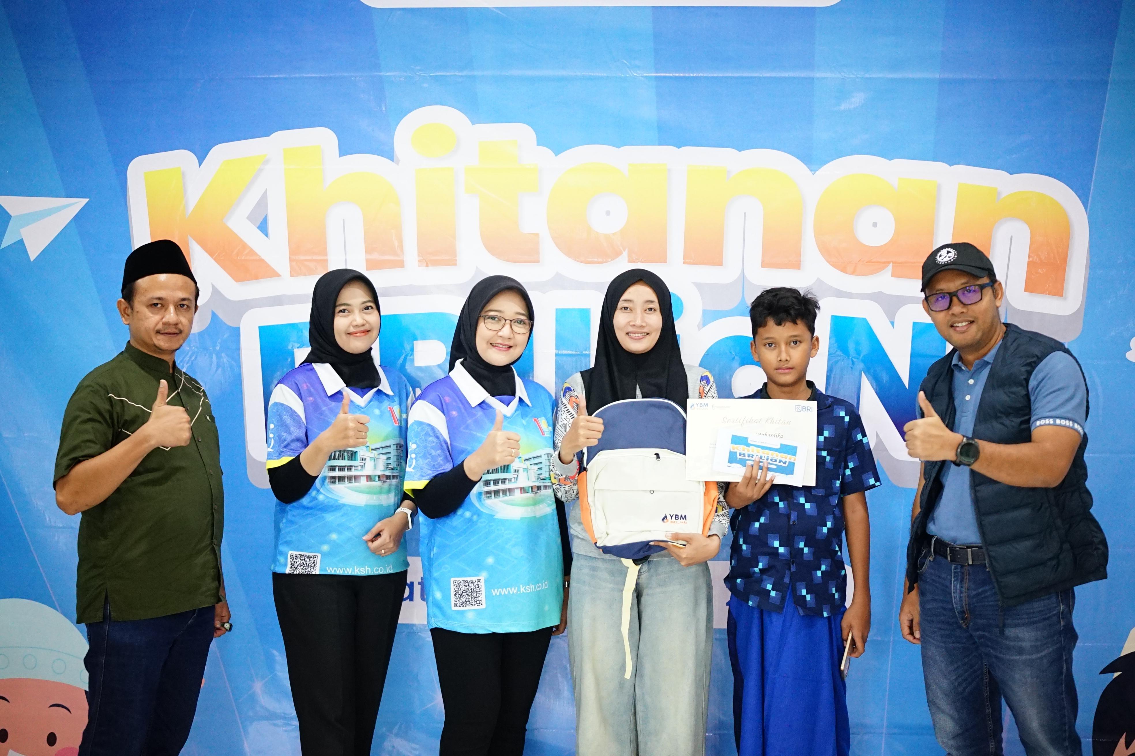 Penjual Cimol Keliling Senang Bisa Khitankan Putranya secara Gratis di BRI Pati