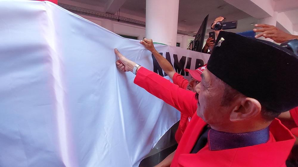 Video Ribuan Kader PDIP Solo Cap Jempol Darah Dukung Megawati di Kongres VI