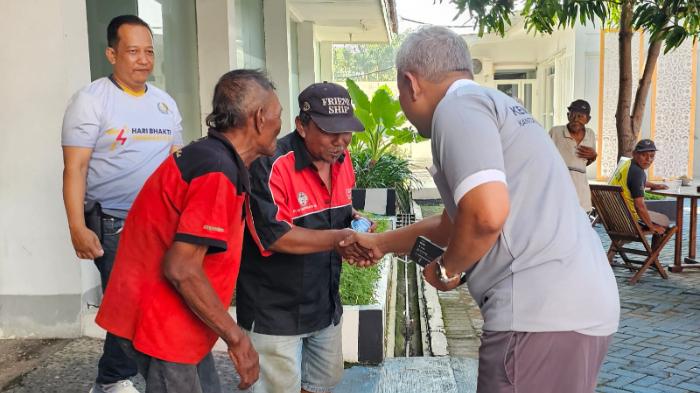 Kanwil Kemenkumham Jateng Adakan Kegiatan Jumat Berkah, Berbagi Makanan untuk Masyarakat Sekitar