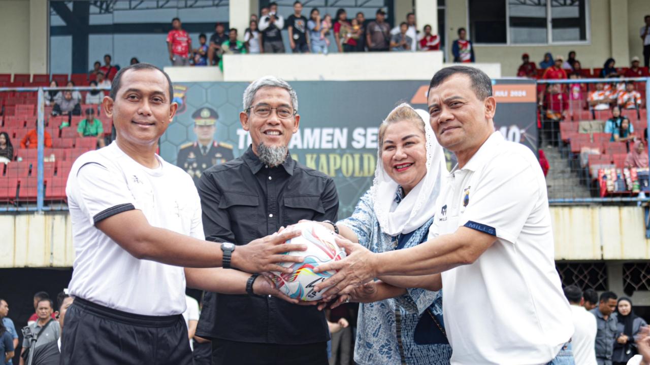 Kapolda-Jawa-Tengah-Irjen-Pol-Drs-Ahmad-Luthfi-resmi-membuka-turnamen-sepakbola.jpg