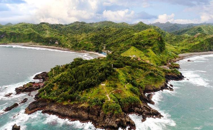 Kawasan-Pantai-Menganti-menjadi-bagian-Geopark-Karangsambung-Karangbolong.jpg