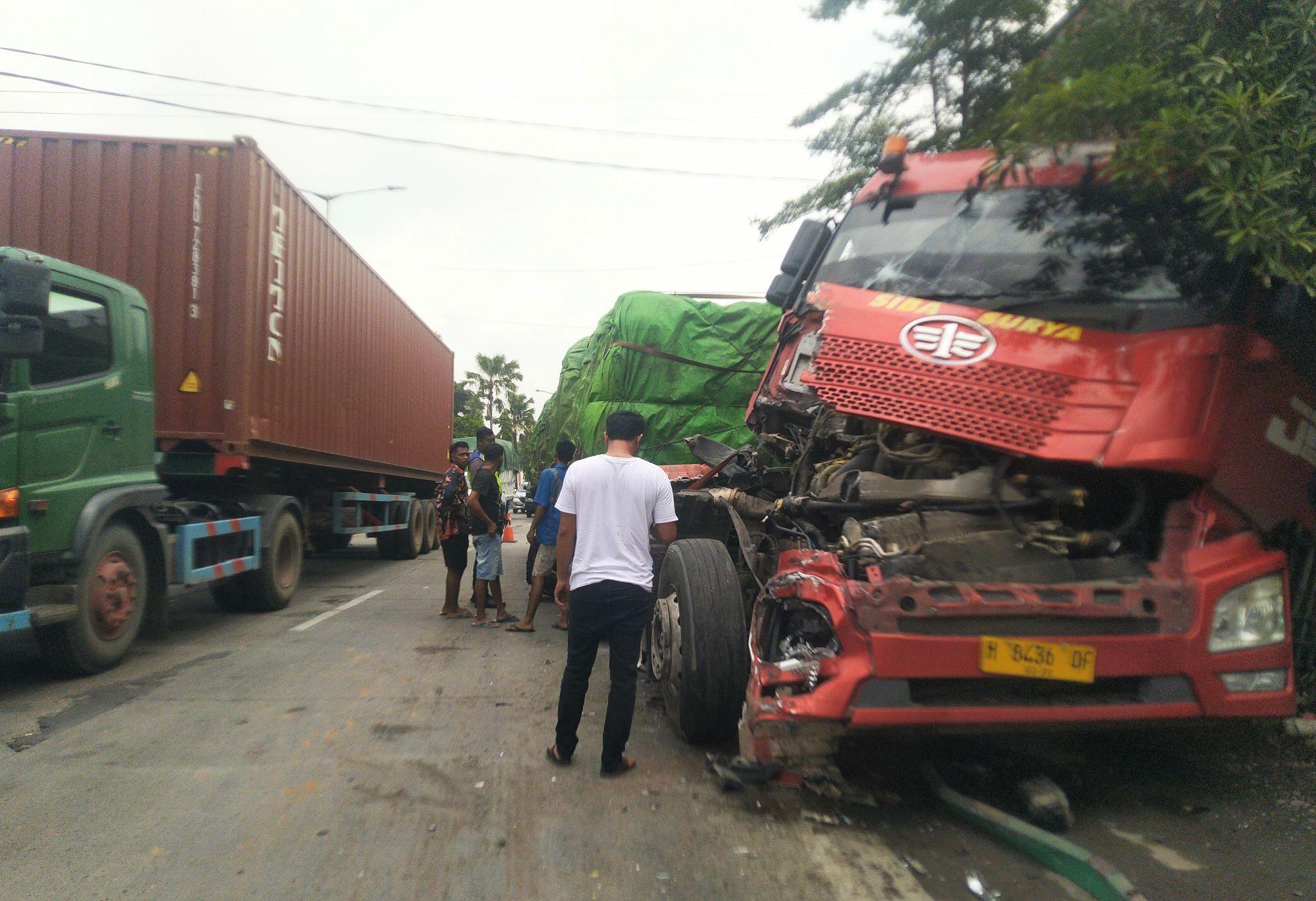 Video Kecelakaan Truk Beruntun 4 Kendaraan Hari Ini di Jalan Lingkar Kudus