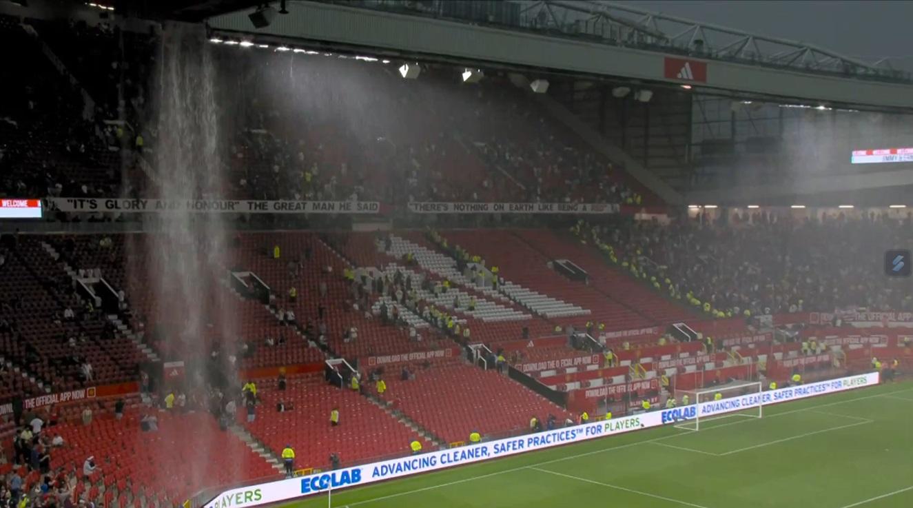 Kekalahan-Manchester-United-dari-Arsenal-diwarnai-oleh-atap-Stadion-Old-Trafford.jpg