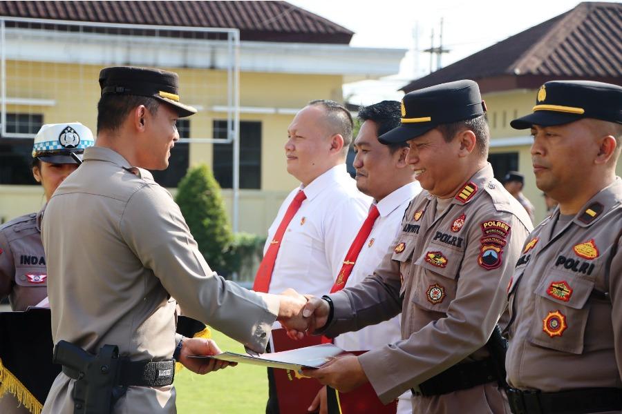 Kenaikan Pangkat dan Reward 48 Personel Polres Wonosobo, Kompol Rendi: Jangan Pernah Puas