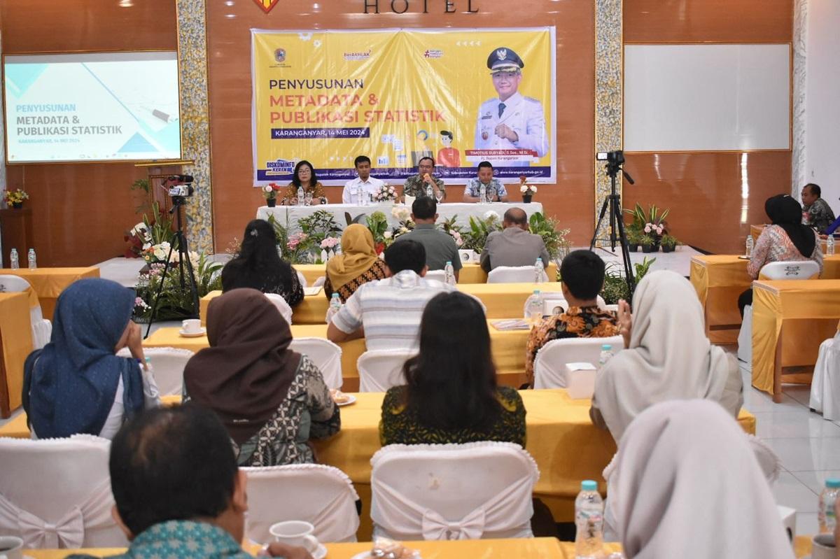 Kepala-Diskominfo-Karanganyar-Isnan-Nur-Azis-memberikan-sambutan-metadata.jpg