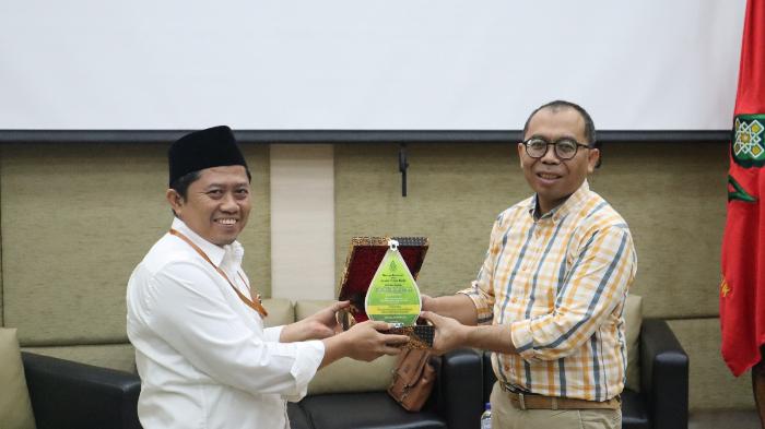 Ketua-KPU-Provinsi-Jawa-Tengah-Paulus-Widiyantoro-menghadiri-pelantikandads3ds.jpg