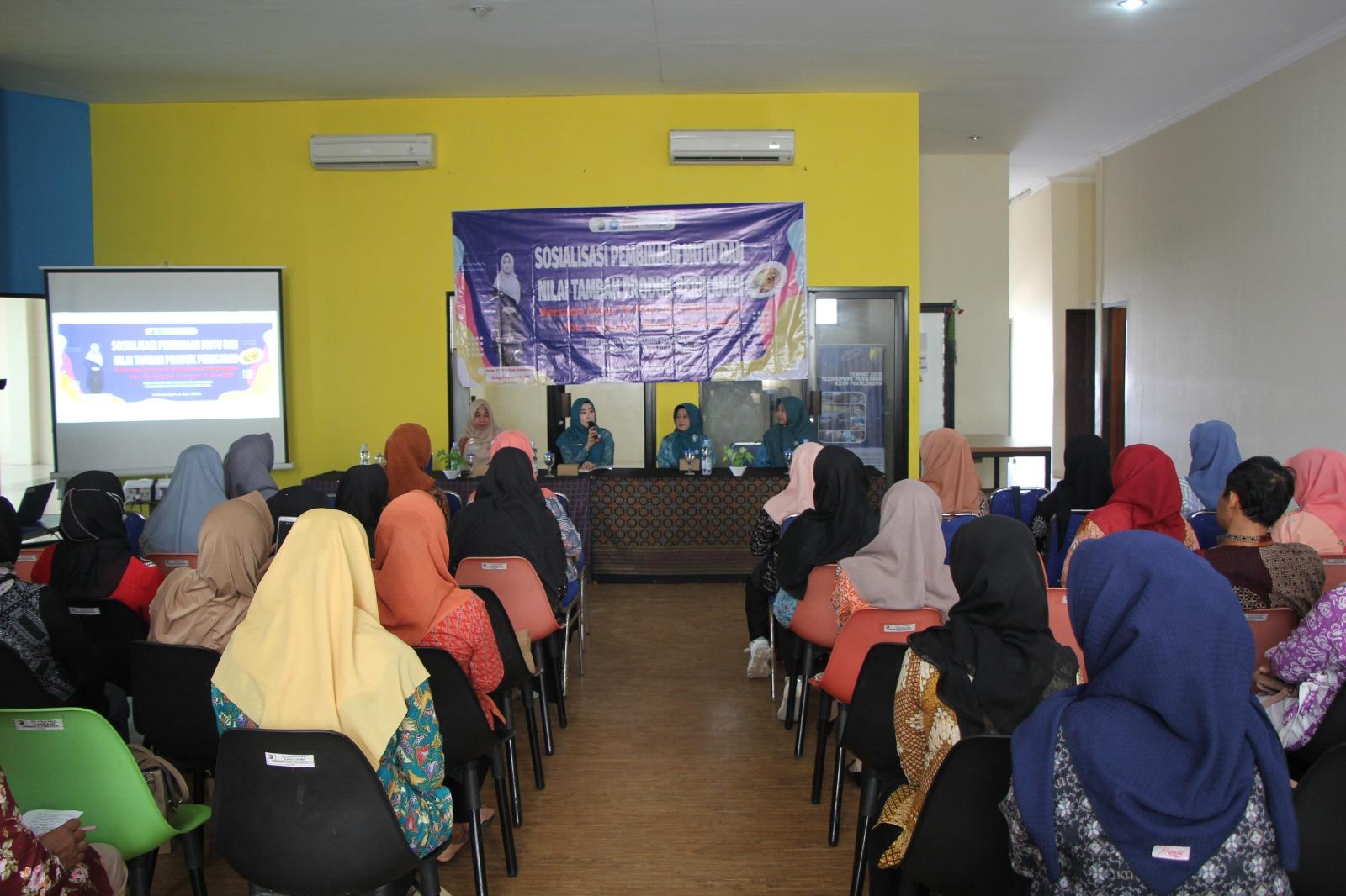 Ketua-TP-PKK-Kota-Pekalongan-Inggit-Soraya-lakukan-sosialisasi-lomba-olahan-ikan.jpg