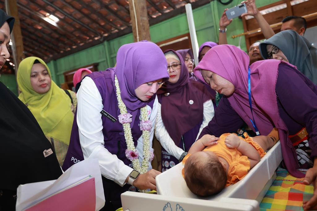 Luncurkan 3 Desa Pilot Project Posyandu 6 SPM, Nawal Yasin : Dapat Jadi Rujukan Pembelajaran