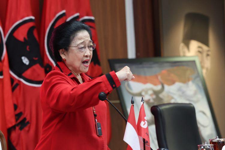 Ketua-Umum-PDI-P-Megawati-Soekarnoputri-saat-memimpin-rapat-konsolidasi.jpg