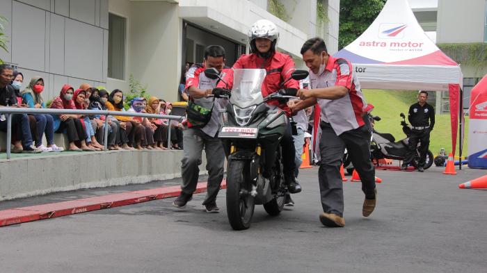 Kolaborasi-Nojorono-Kudus-dengan-Honda-Jateng-dalam-Menerapkan-Safety-Riding4325435.jpg