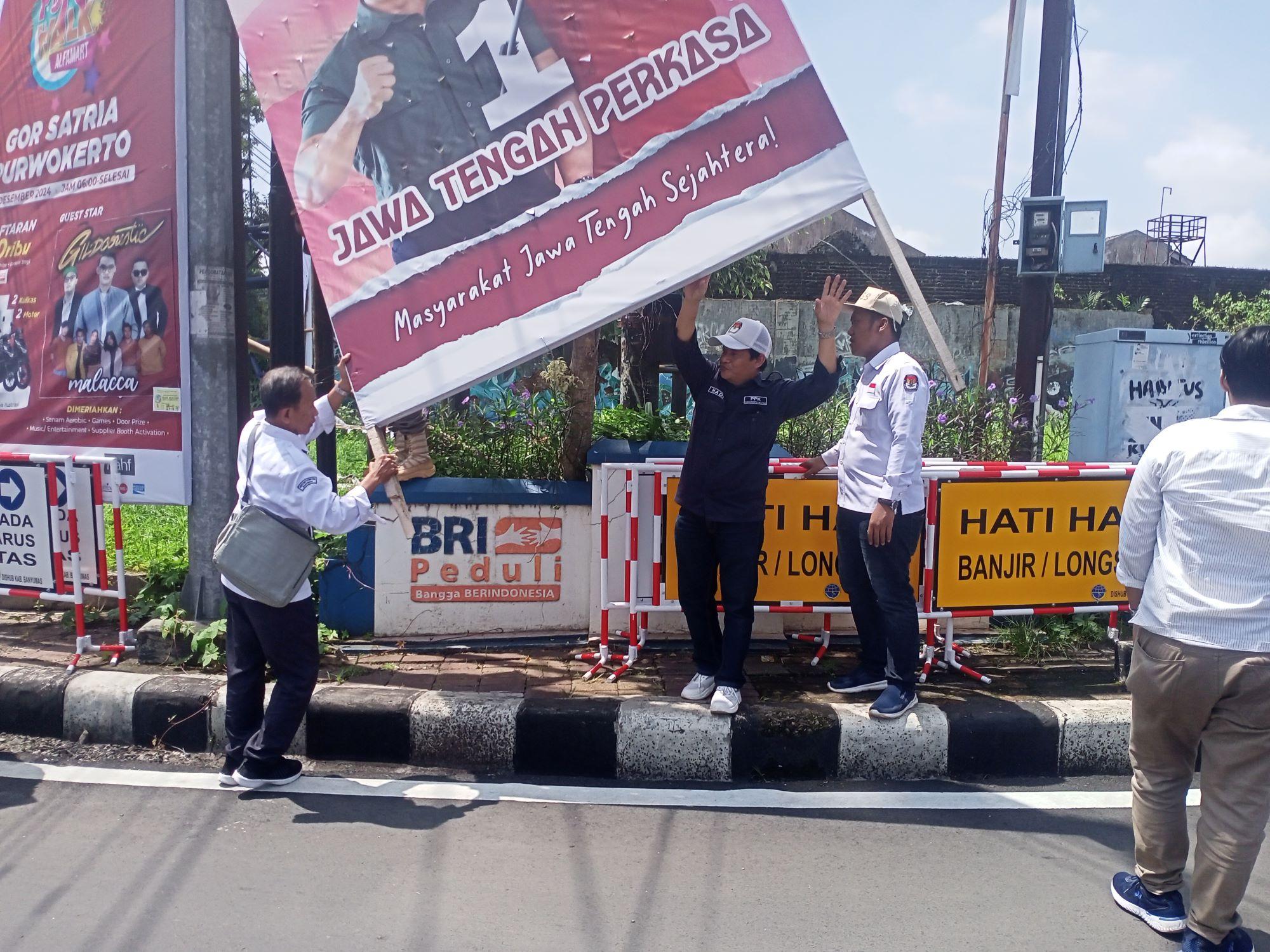 Komisi-Pemilihan-Umum-KPU-Kabupaten-Banyumas-saat-melakukan-pem.jpg