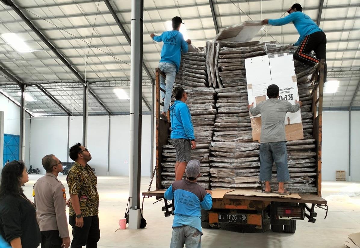 Komisi-Pemilihan-Umum-KPU-Kota-Semarang-menerima-5925-buah-kotak-suara.jpg