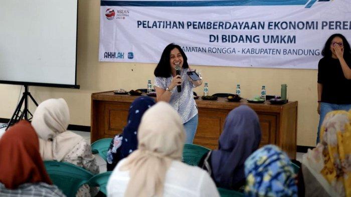 Konsisten-PLN-UIP-JBT-Berikan-Pelatihan-Kepada-Masyarakat-Perempuan-di-Kawasanfds3543.jpg