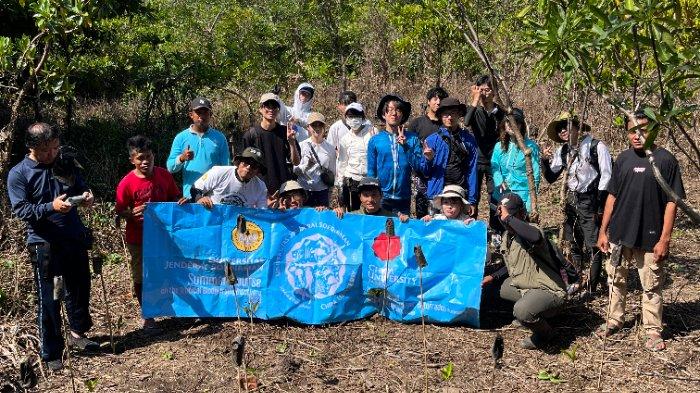 MAHASISWA-UNSOED-PURWOKERTO-TANAM-MANGROVE-BARENG-MAHASISWAdsa3df.jpg