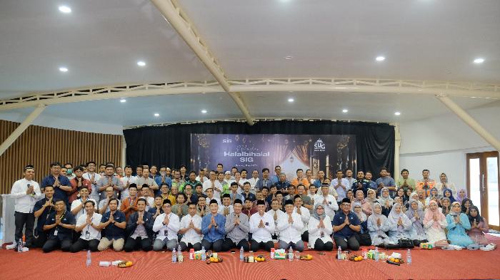 Manajemen-PT-Semen-Gresik-menggelar-silaturahmi-idul-fitri-bersamadsa111.jpg