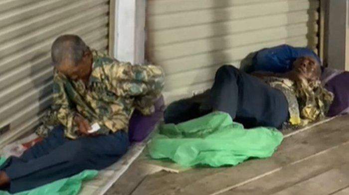 Mantan-TNI-Pilih-Jualan-Tisu-Tak-Mau-Repotkan-Anak-Usai-Istrinya-Wafat.jpg
