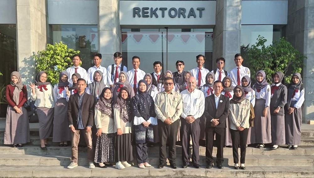 Seminar Internasional Harkat Negeri, Bekali Mahasiswa Perhotelan Hadapi Era AI dengan Soft Skills - Tribunjateng.com