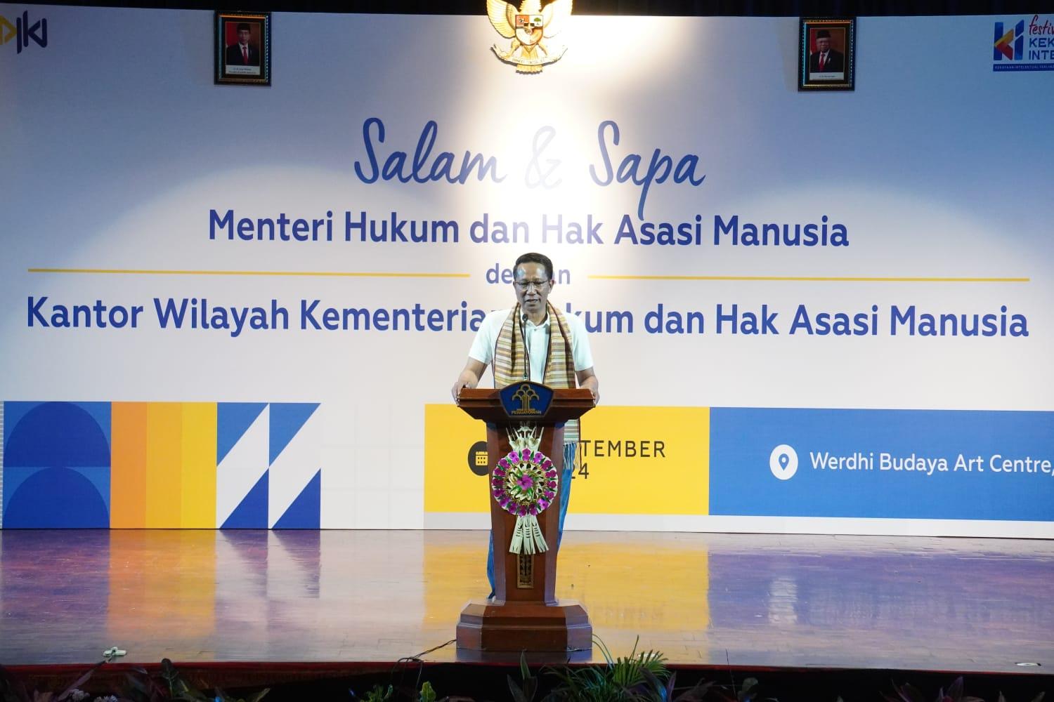 Menkumham-Supratman-Andi-Agtas-menyapa-dan-memberi-salam-seluru.jpg