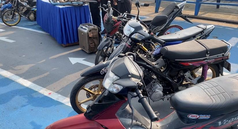 Motor-motor-yang-terlibat-balap-liar-di-sepanjang-Jalan-Diponegoro-Ungaran-Barat.jpg