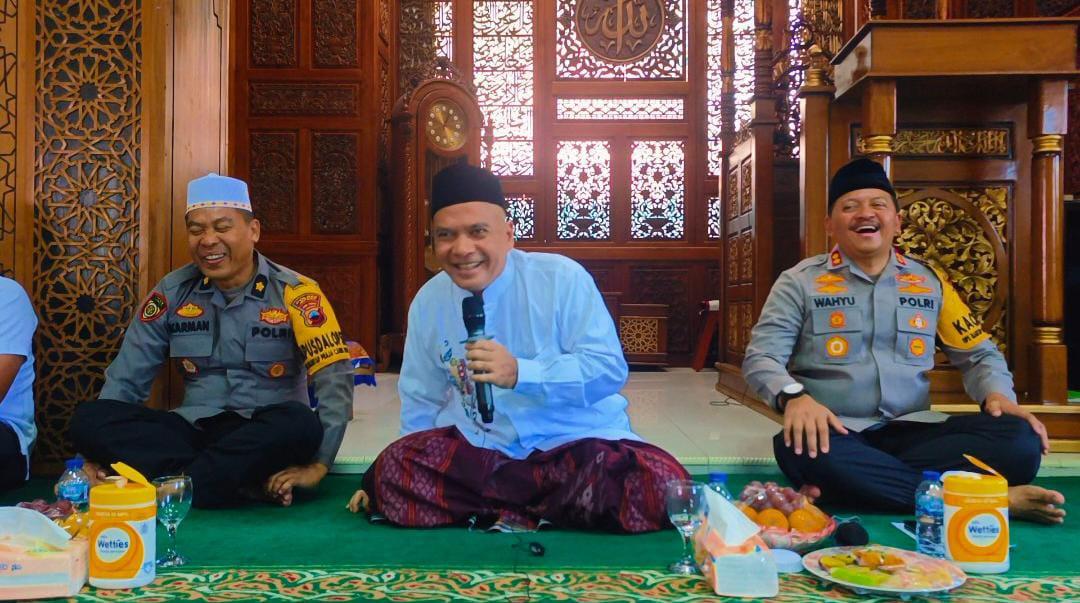 "Manusia Lebih Takut Polisi daripada Allah" Sentil Gus Nasrul Saat Maulid Nabi di Polres Jepara
