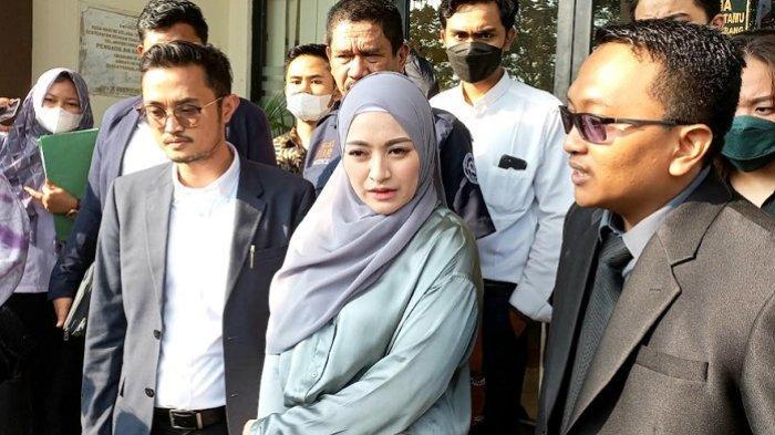 Pesan Nathalie Holscher Saat Unfollow Instagram Sule: Jangan Tinggi Gengsi, Kang