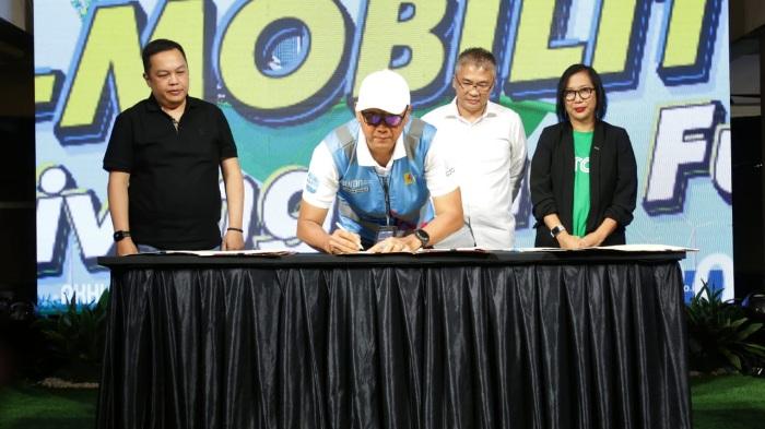 PLN-menggandeng-tujuh-produsen-mobil-listrik-dan-tujuh-produsen-motor-listrik-serta-Grab.jpg