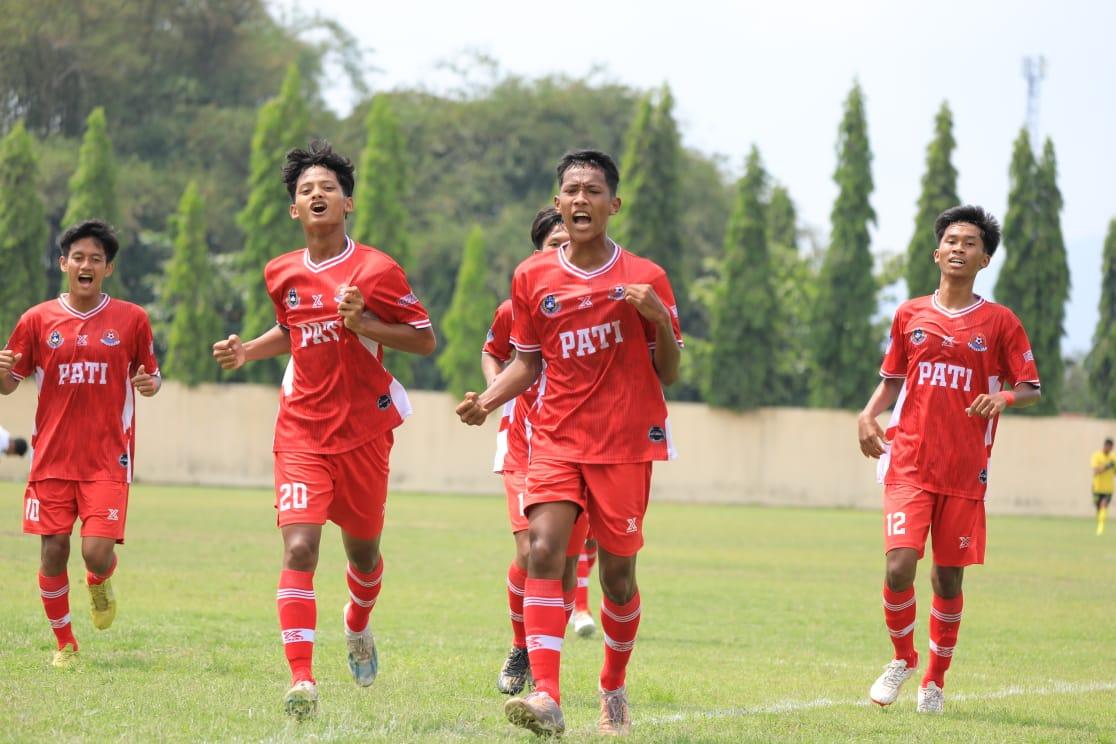 Para-pemain-Persipa-Pati-U-17-melakukan-selebrasi-usai-mencetak-gol.jpg