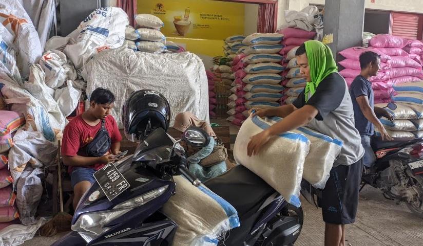 Harga Beras Di Kudus Turun, Berkah Bagi Pengusaha Warung Makan