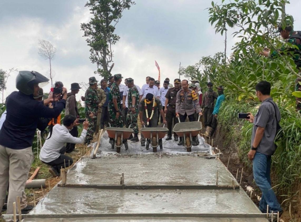 Pelaksanaan-program-TNI-Manunggal-Membangun-Desa-TMMD-Sengkuyung-Tahap-III.jpg
