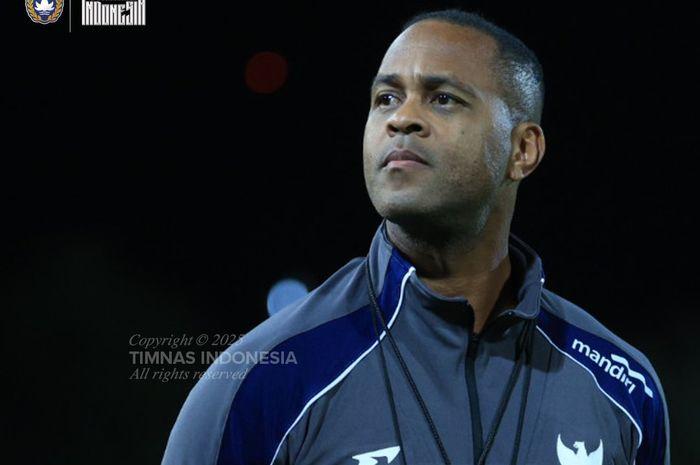 Pelatih-timnas-Indonesia-Patrick-Kluivert-memberikan-k.jpg