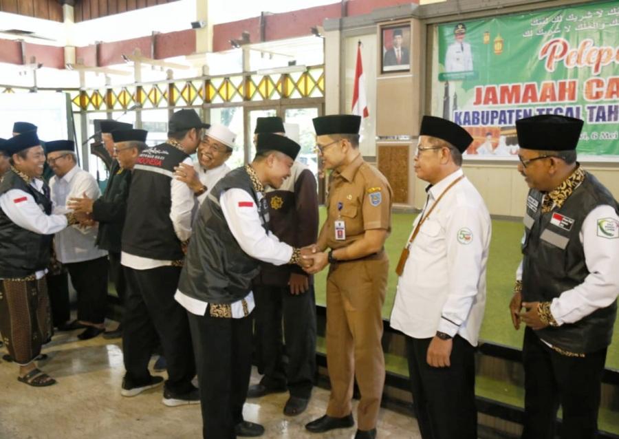 Pelepasan-Jemaah-Calon-Haji-Kabupaten-Tegal-2024.jpg