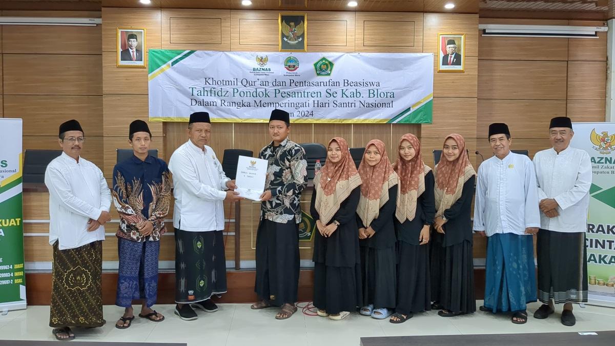 Baznas Berikan Beasiswa untuk Ratusan Santri Tahfidz di Blora, Totalnya Capai Rp 200 Juta