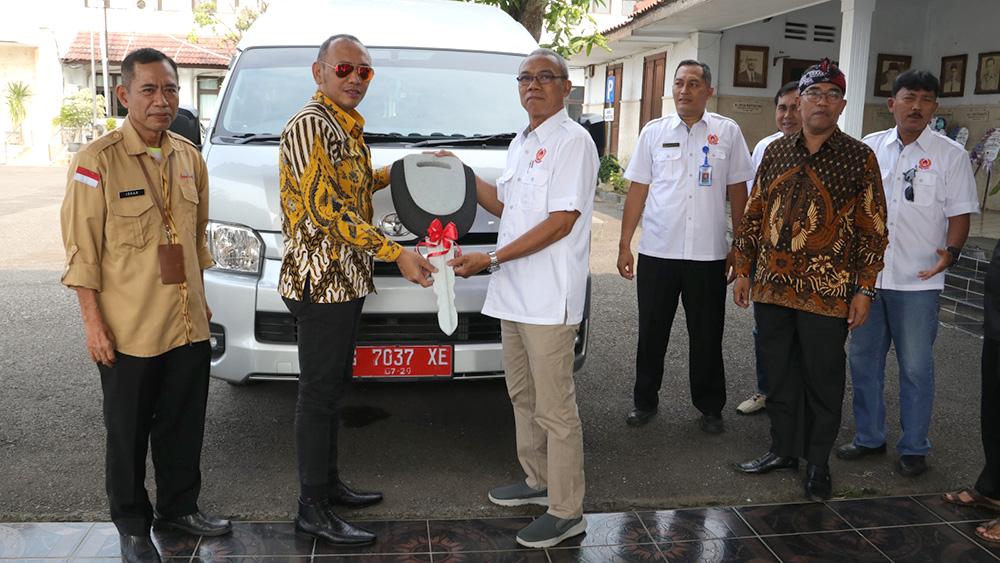 Pemkot Tegal Hibahkan Mobil Operasional untuk KONI, Dukung Transportasi Atlet