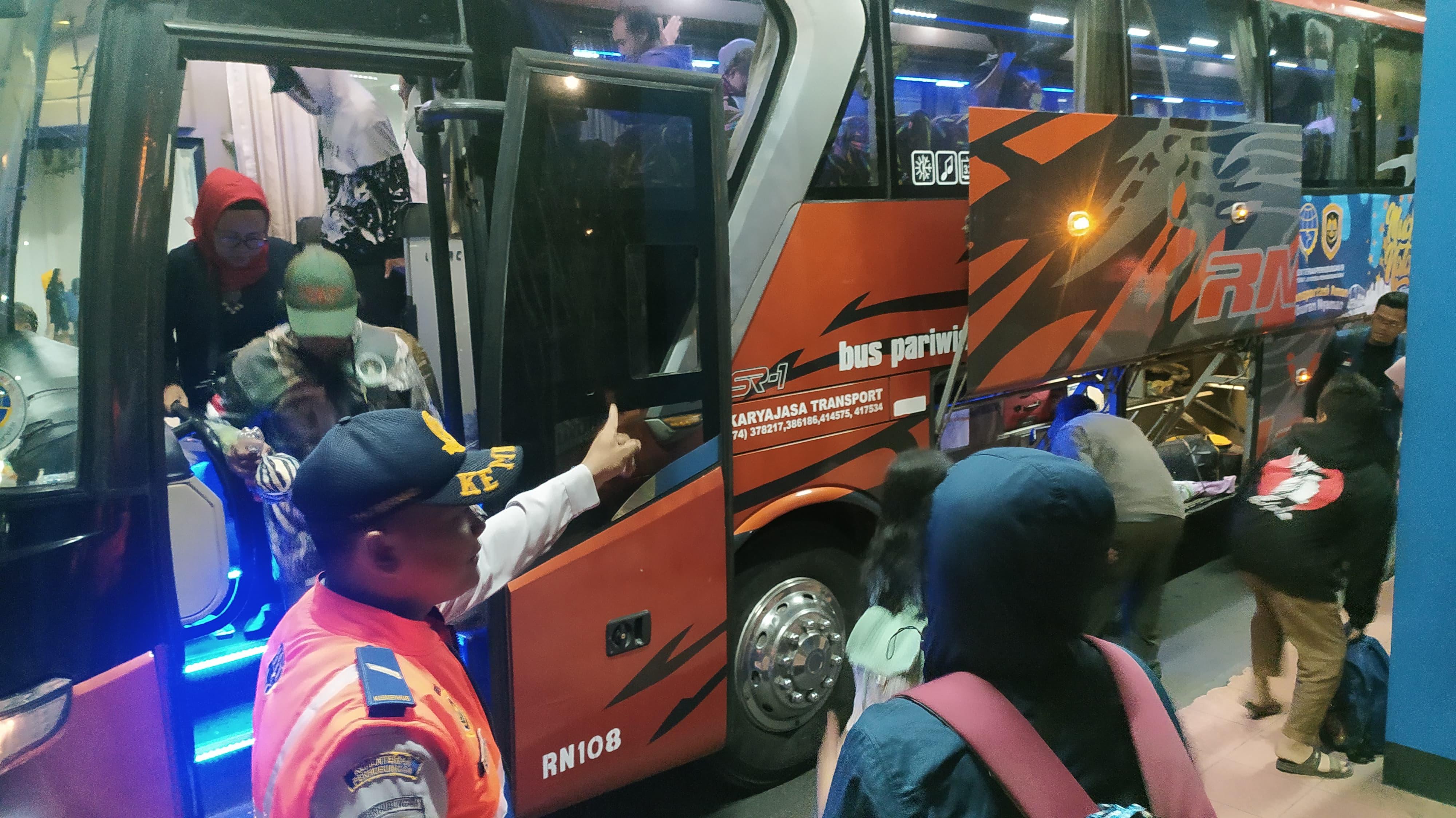 Pemudik dan Kendaraannya yang Ikut Program Mudik Gratis Telah Tiba di Solo