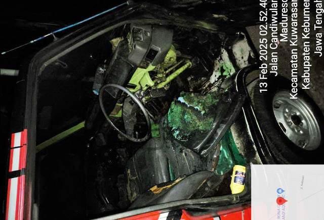 Penampakan-mobil-milik-korban-setelah-dibakar-oleh-Orang-Tak-Dikenal-OTK.jpg